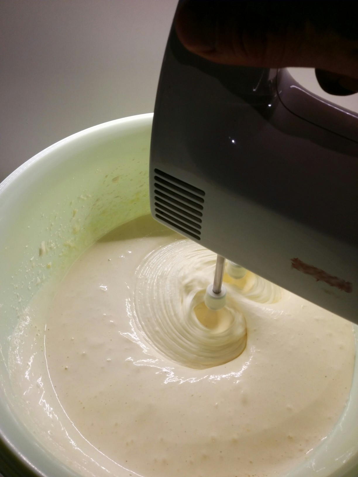 beating eggs and sugar end